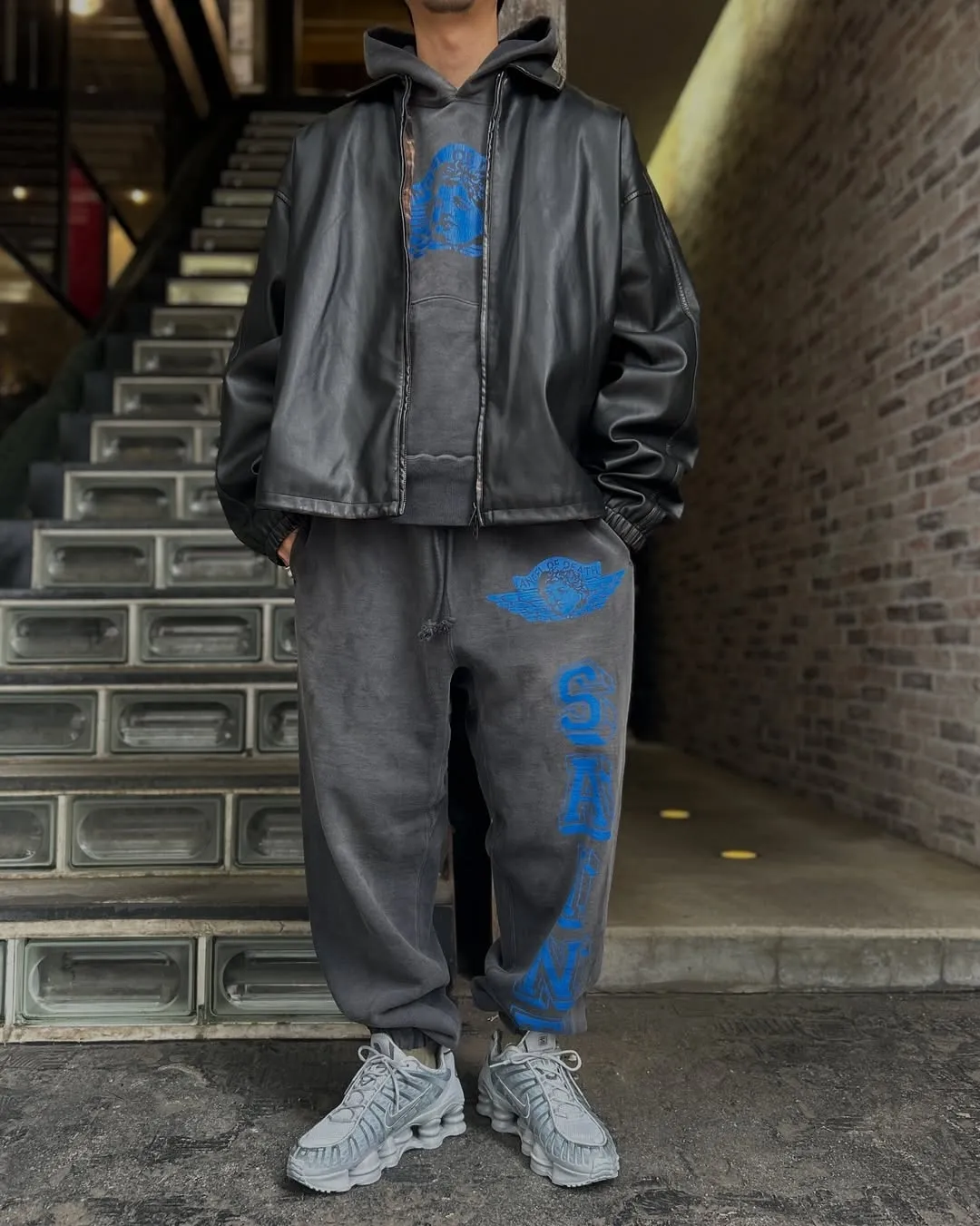 SAINT Mxxxxxx HOODIE/ANGEL/BLK 25 years new angel rebirth washed hoodie, washed black S-XL 25 years new version, revised many times, the version is more pure! Heavy washing water spray fading process, stronger distressing effect, handmade wormhole destruction treatment, genuine level distressed crack printing